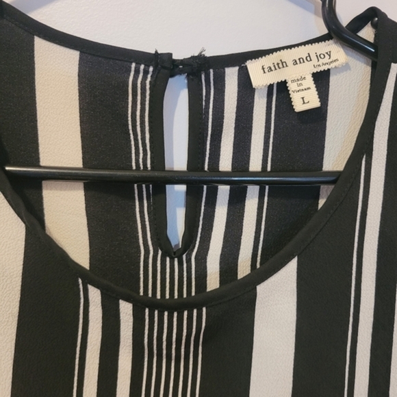 Flowy Faith & Joy Sleevless Blouse - Picture 2 of 4